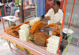 ショリショリ食感がハマる！ インドの不思議菓子Dry Petha