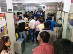 もっちもちのあげパンがカレーと相性バッチリ！　デリーの名店SITA RAM DIWAN CHAND【ティラキタ駱駝通信6月９日号】