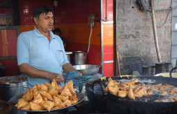 インドを代表する軽食サモサ　インド人が群がる美味しい店がありました！【ティラキタ駱駝通信　3月16日号】