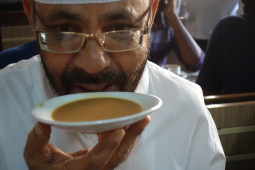インドのチャイは普通の紅茶では作れない。チャイの作り方から飲み方までを一挙紹介！【ティラキタ駱駝通信 6月15日号】
