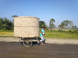 いやげ物も竹で作るよ！！　竹細工の国アッサムとインド東北部
