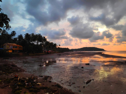 辺鄙な漁村に変化する、シーズンオフのゴア