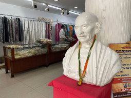インド国民のためのブランドKhadi Indiaとカディショップのこと【ティラキタ駱駝通信 6月1日号】