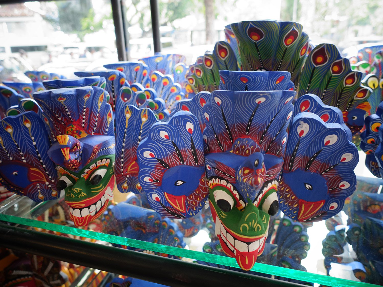 干物製造世界一！？　延々と続く干物の絨毯と巨大魚の市場を探訪する